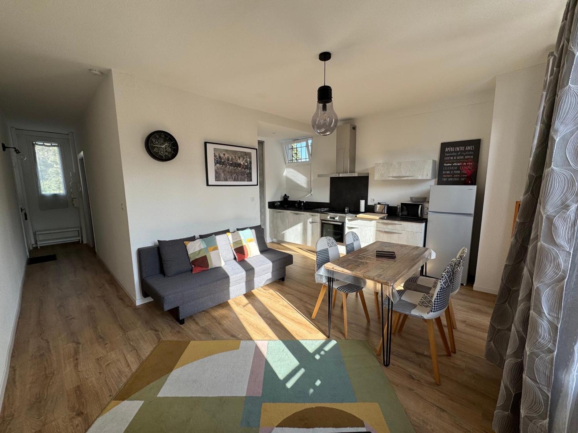 Appartement Le Madargue Idealement Place Châtel-Guyon Esterno foto