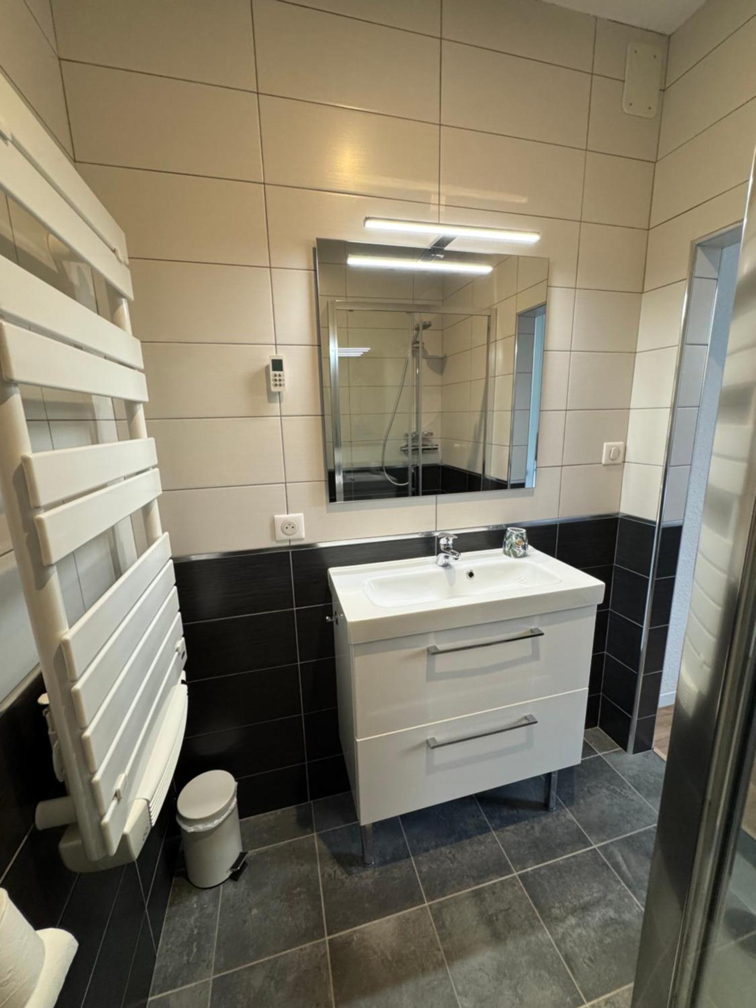 Appartement Le Madargue Idealement Place Châtel-Guyon Esterno foto